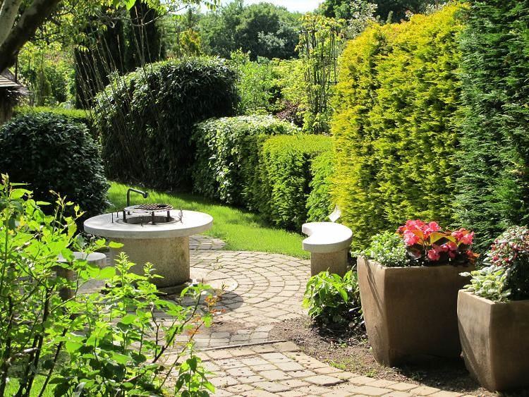 A sövények nemcsak takarnak, de öltöztetnek is.